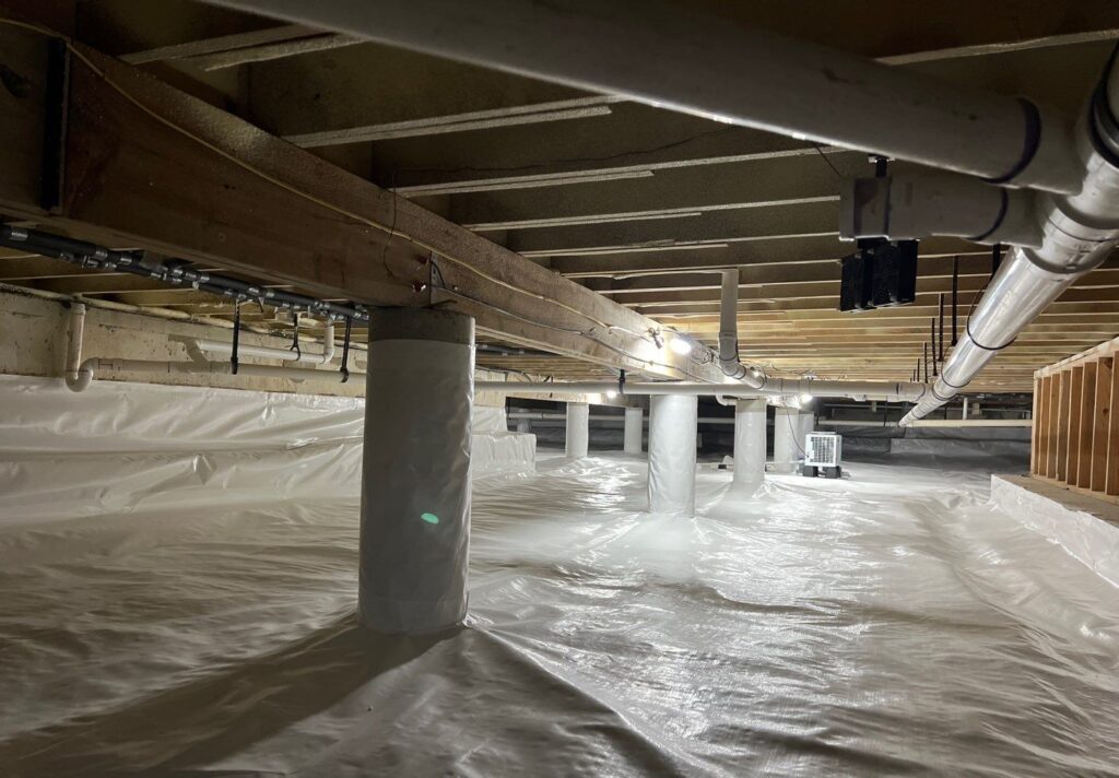 Crawlspace encapsulation to control moisture and prevent mold growth in Conroe Texas